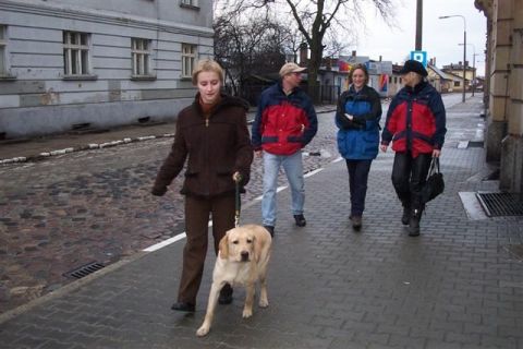 Agnieszka Skrzypiec i Nelson - testy na dworcu PKP w Poznaniu - luty 2004